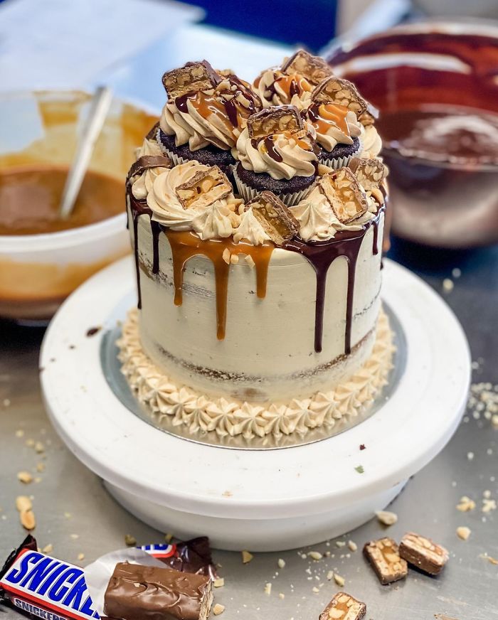 Snickers cake