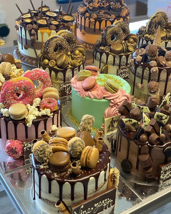 so many cakes