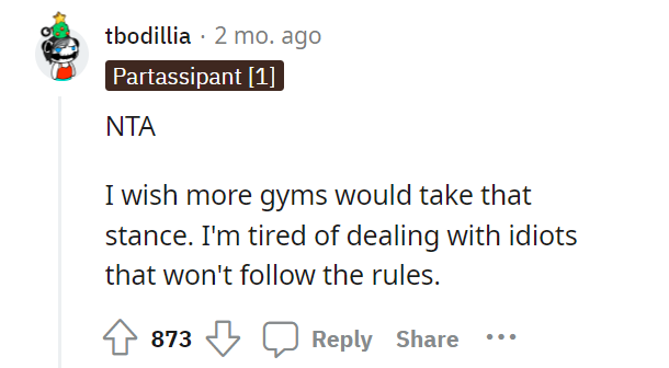 AITA for getting someone banned from the gym over 1 minute of workout