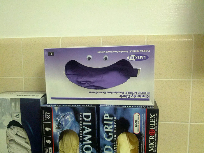 eyebombing-surgical-gloves-box