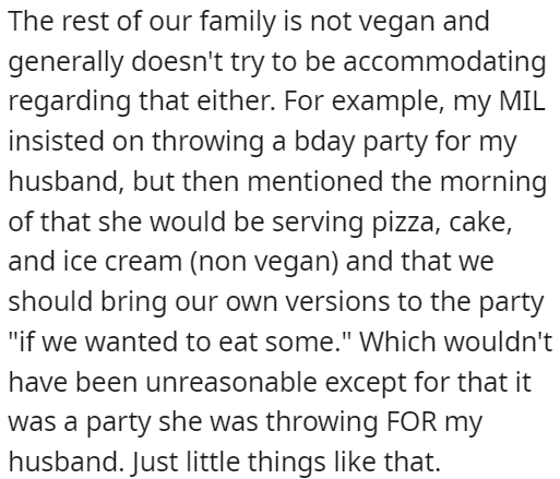 serving-pizza-